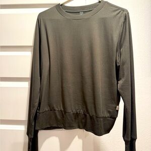 Vuori olive green shirt size medium